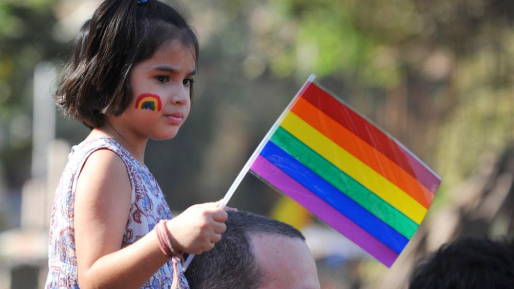 Estudo aponta que 86,7% dos jovens transexuais sofreram “influência social”