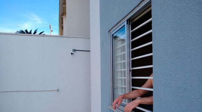 Estudo: 75.000 mil “mortes por desespero” podem ocorrer por causa da pandemia Estudo: 75.000 "mortes por desespero" podem ocorrer devido à pandemia