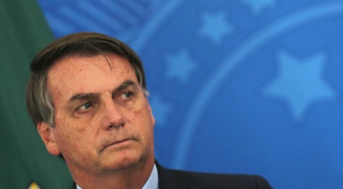 Bolsonaro diz que vai apresentar projeto contra a “ideologia de gênero” Bolsonaro diz que vai apresentar projeto contra a "ideologia de gênero"