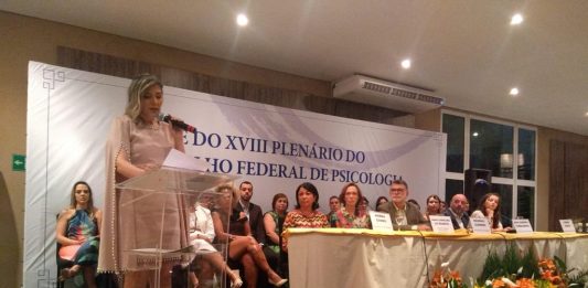 Conselho Federal de Psicologia diz que o governo Bolsonaro ameaça a "democracia"