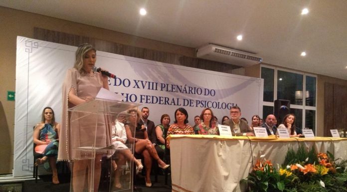 Conselho Federal de Psicologia diz que o governo Bolsonaro ameaça a “democracia” Conselho Federal de Psicologia diz que o governo Bolsonaro ameaça a "democracia"