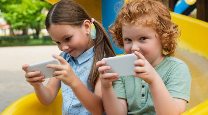 Alerta aos pais: uso de tela por crianças tem provocado desequilíbrio emocional Alerta aos pais: uso de tela por crianças tem provocado desequilíbrio emocional