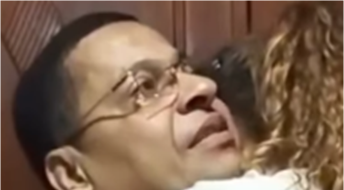 Difícil não se emocionar: pai dá lição de vida à filha, que vai às lágrimas ao entender Difícil não se emocionar: pai dá lição de vida à filha, que vai às lágrimas ao entender